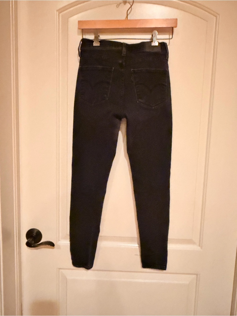Levi Strauss & Co Black High-Rise Skinny Jeans - Women's 720 size 27 black tag - Picture 3 of 4